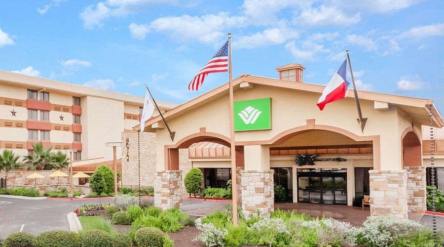 Outside entrance of the Wyndham Austin hotel